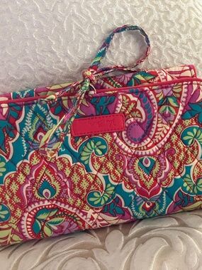 Beautiful NWOT Vera Bradley Jewelry Case in Red Paisley
